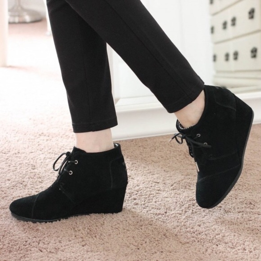 SOLD Toms Desert Wedge Boot